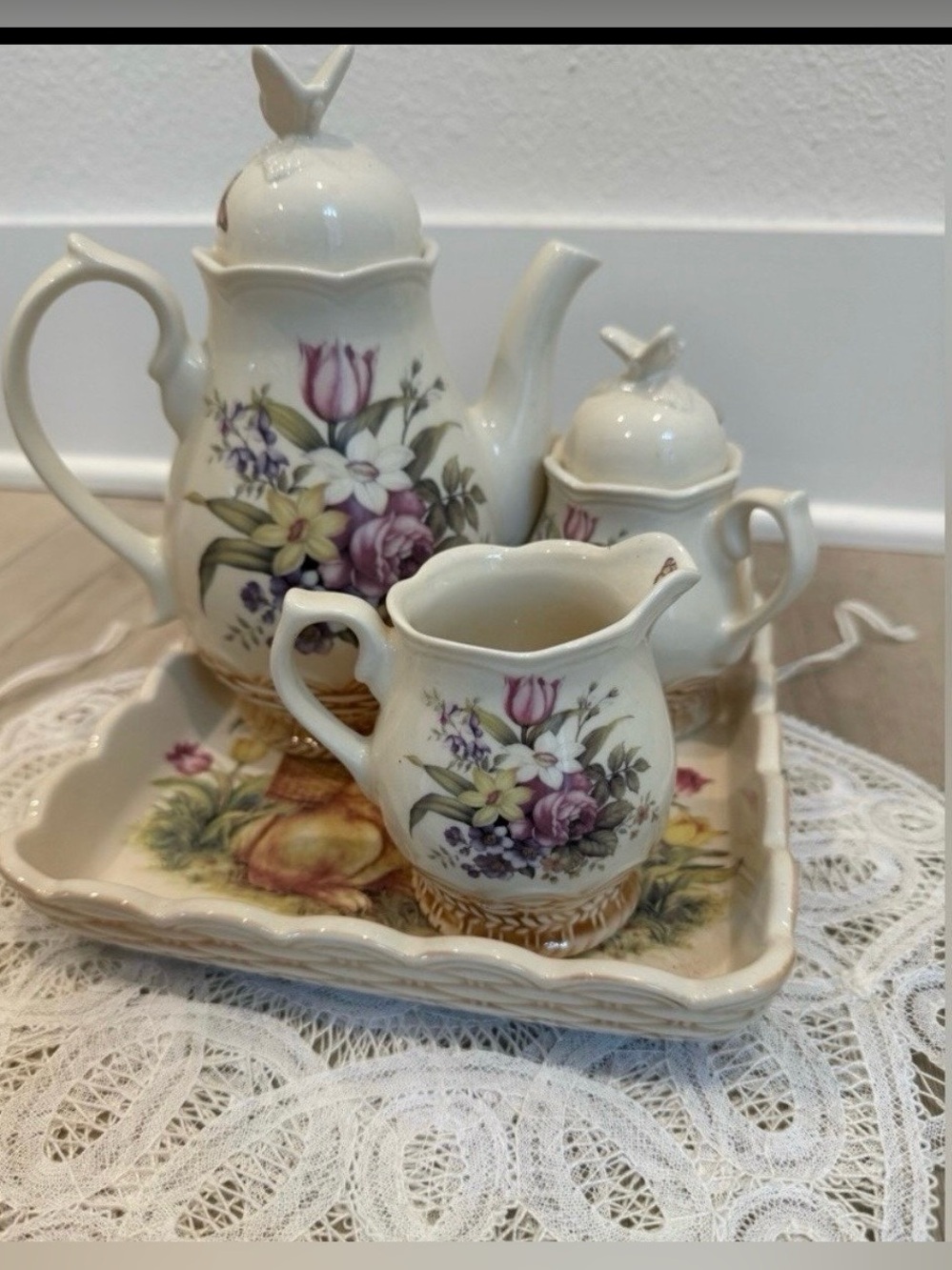 Vintage Cracker Barrel teapot set.
"Easter treasures"
cottagecore farmhouse
